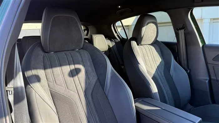 Peugeot 308 GT 2025 — миниатюра 3