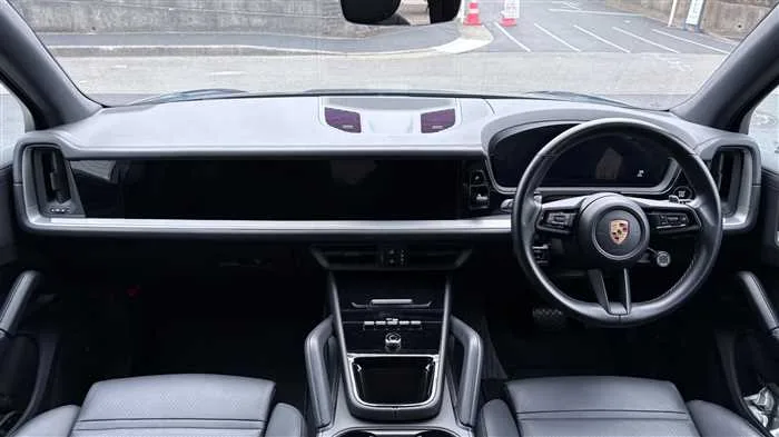 Porsche Cayenne 2023 — миниатюра 5