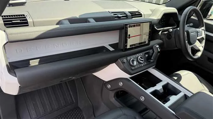 Land Rover Defender 110 S 3.0L D350 2025 — миниатюра 5