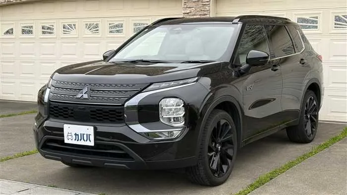 Mitsubishi OUTLANDER PHEV P 2023 — фото 1, купить с доставкой в Москву