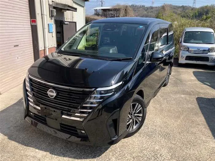 Nissan Serena E HighwayStar 2024 — фото 1, купить с доставкой в Москву