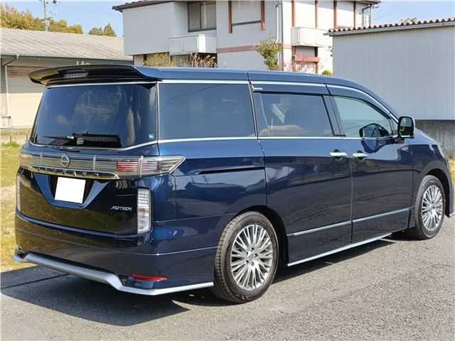 Nissan Elgrand 2.5 AUTECH 2023 — миниатюра 2