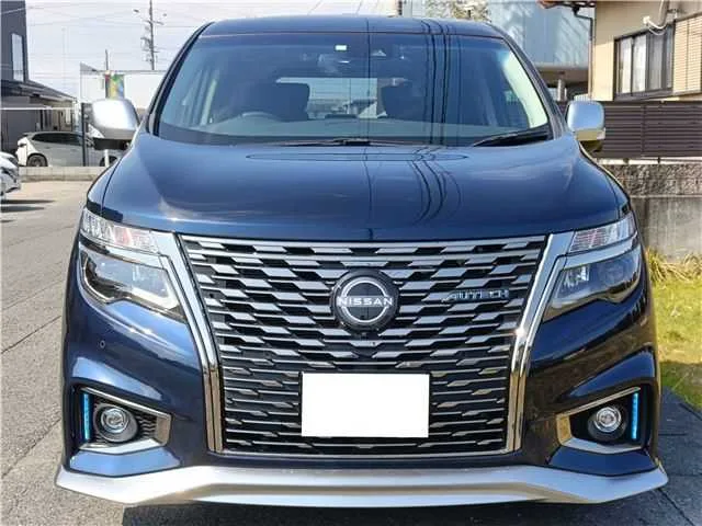 Nissan Elgrand 2.5 AUTECH 2023 — миниатюра 3