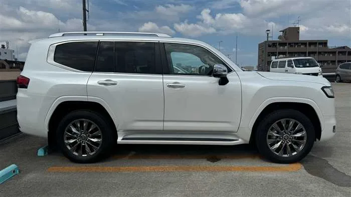 Toyota Land Cruiser ZX 2023 — миниатюра 4