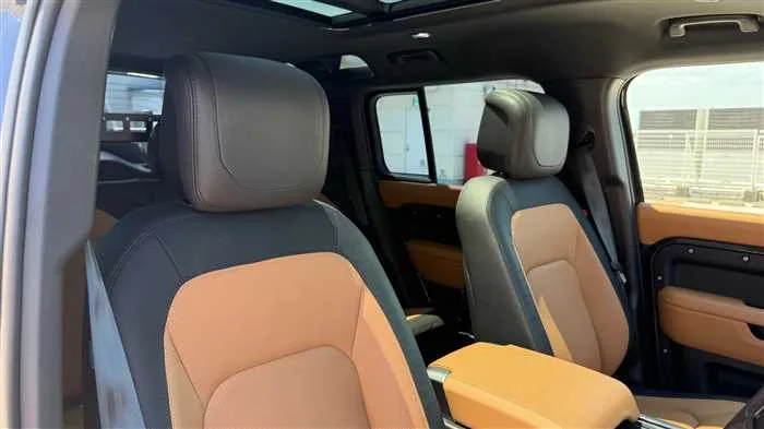 Land Rover Defender 110 X HSE D300 2023 — миниатюра 3