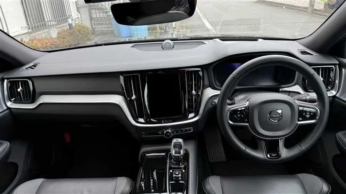 Volvo V60 2023 — миниатюра 5