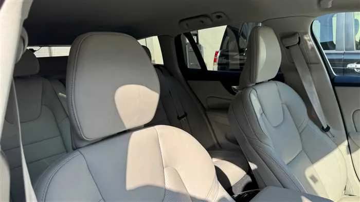 Volvo V60 B4 2023 — миниатюра 5