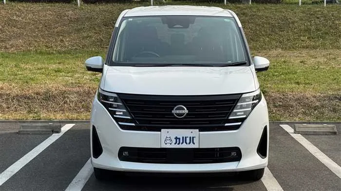 Nissan Serena e-Power XV 2023 — миниатюра 2