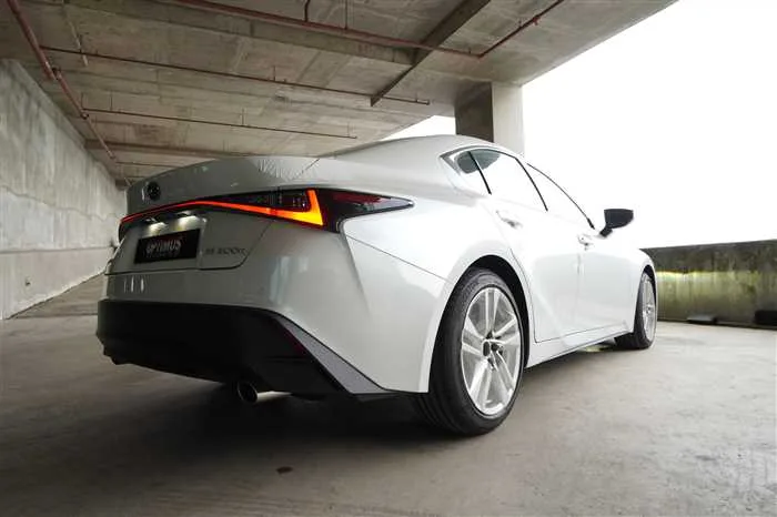 Lexus IS BRAND NEW IS300h EXECUTIVE 2025 — миниатюра 5
