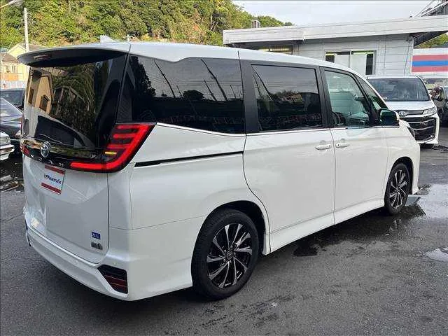 Toyota Noah 2023 — миниатюра 5