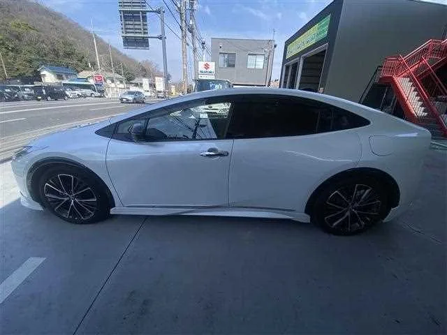 Toyota Prius 2023 — миниатюра 3