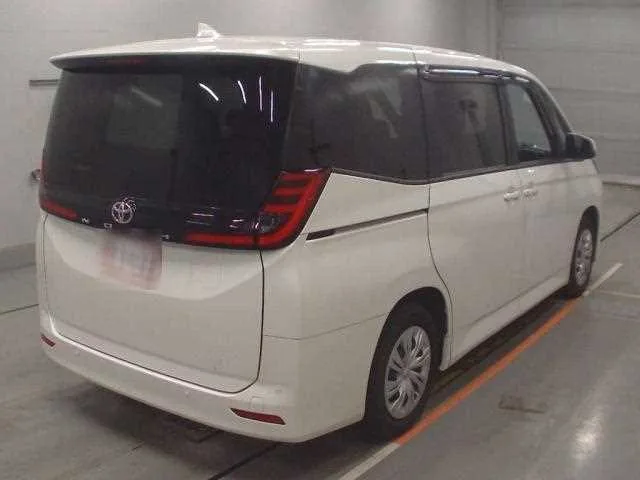 Toyota Noah 2023 — миниатюра 2