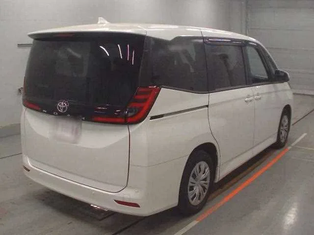 Toyota Noah 2024 — миниатюра 2