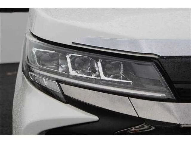 Toyota Noah 2022 — миниатюра 2