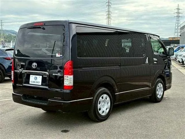 Toyota Hiace Van 2023 — миниатюра 3