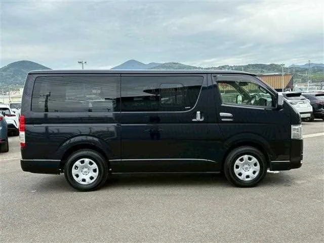 Toyota Hiace Van 2023 — миниатюра 4