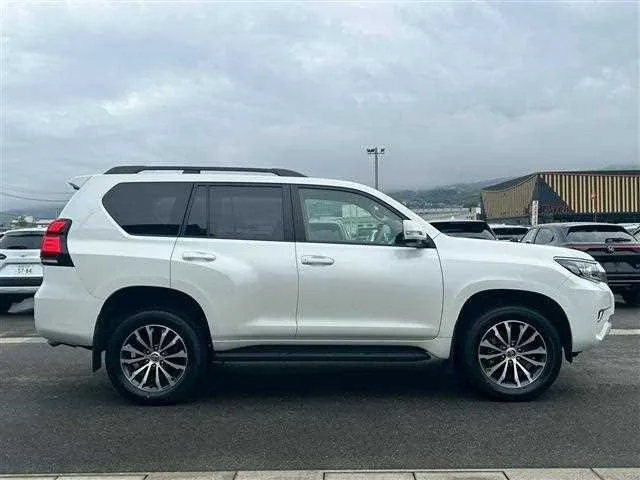 Toyota Land Cruiser Prado 2023 — миниатюра 4