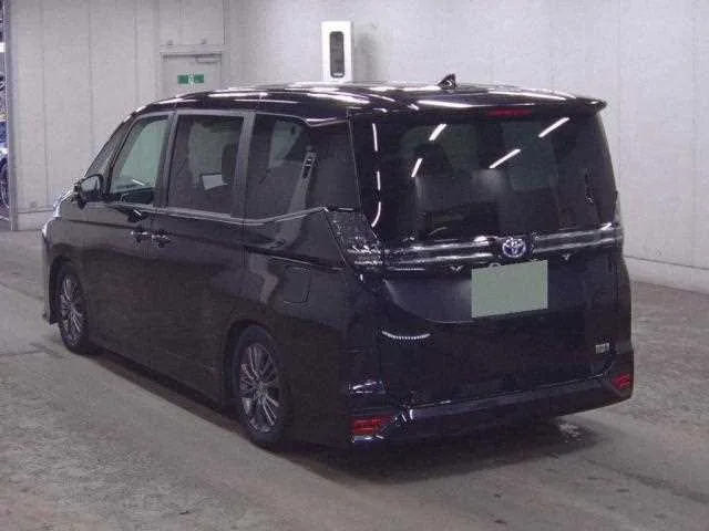 Toyota Voxy 2024 — миниатюра 2