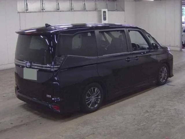 Toyota Voxy 2024 — миниатюра 3