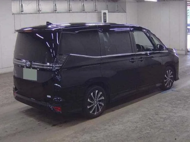 Toyota Voxy 2024 — миниатюра 2