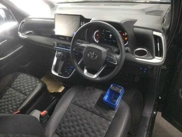 Toyota Voxy 2024 — миниатюра 3