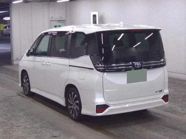 Toyota Voxy 2023 — миниатюра 2