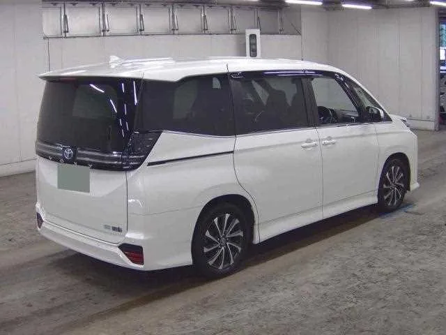 Toyota Voxy 2023 — миниатюра 3