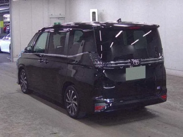 Toyota Voxy 2024 — миниатюра 2