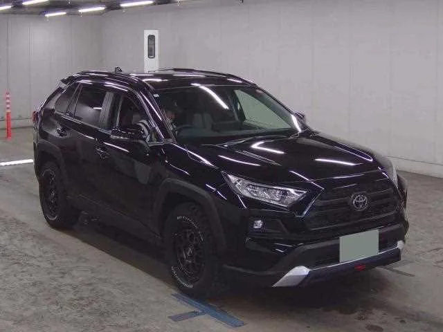 Toyota RAV4 2024 — фото 1, купить с доставкой в Москву