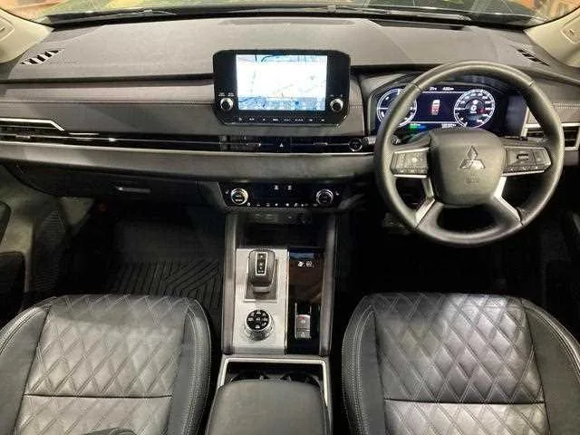 Mitsubishi Outlander 2023 — миниатюра 2