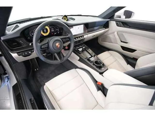 Porsche 911 GTS PDK 2025 — миниатюра 3