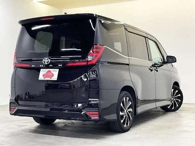 Toyota Noah 2023 — миниатюра 2