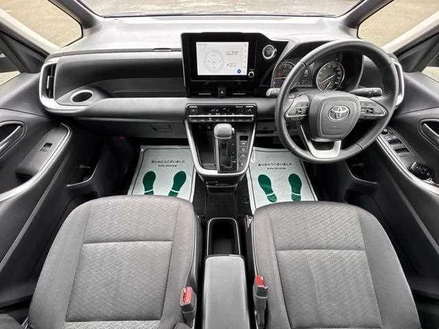 Toyota Noah 2023 — миниатюра 2