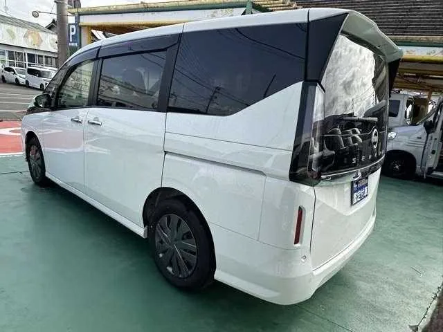 Nissan Serena 2025 — миниатюра 2
