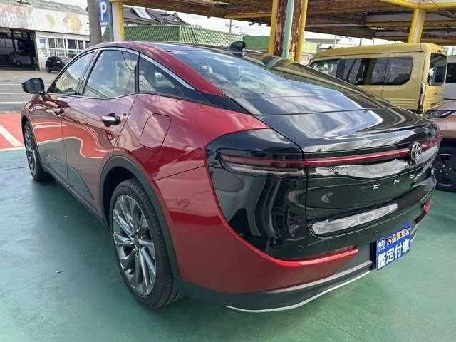 Toyota Crown Comfort 2022 — миниатюра 2