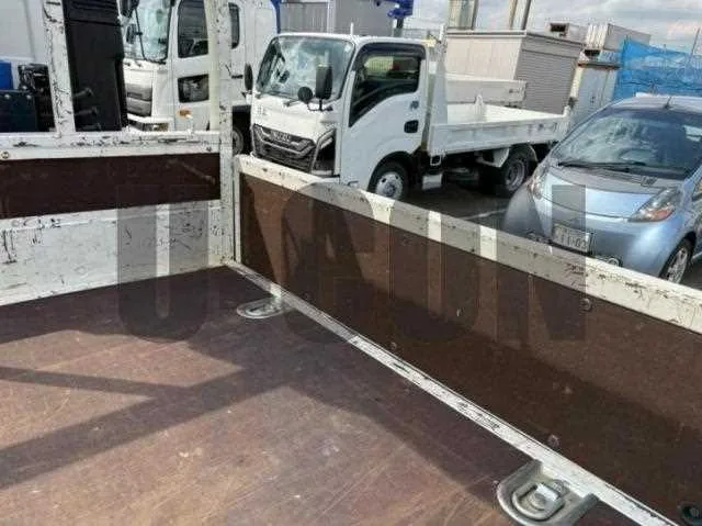 Hino Dutro 2024 — миниатюра 4