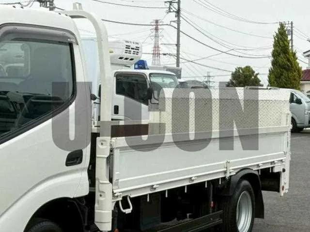 Hino Dutro 2024 — миниатюра 3
