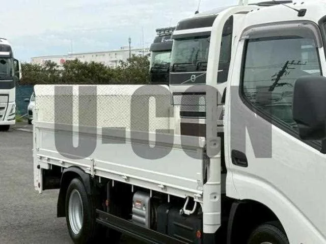 Hino Dutro 2024 — миниатюра 5