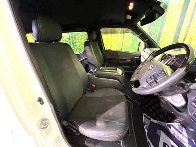 Toyota Hiace Van 2022 — миниатюра 3
