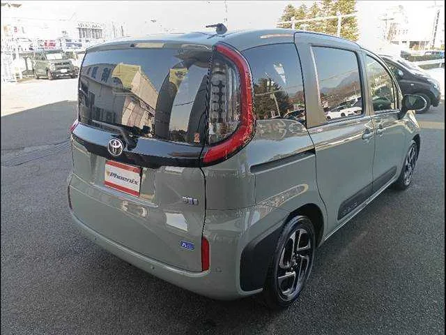 Toyota Sienta Hybrid Z 2023 — миниатюра 3