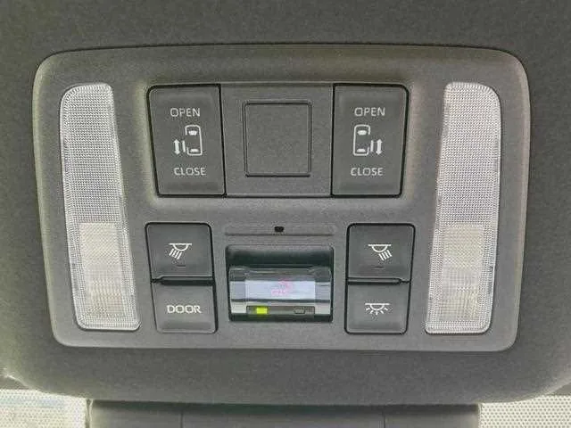 Toyota Voxy 2023 — миниатюра 3