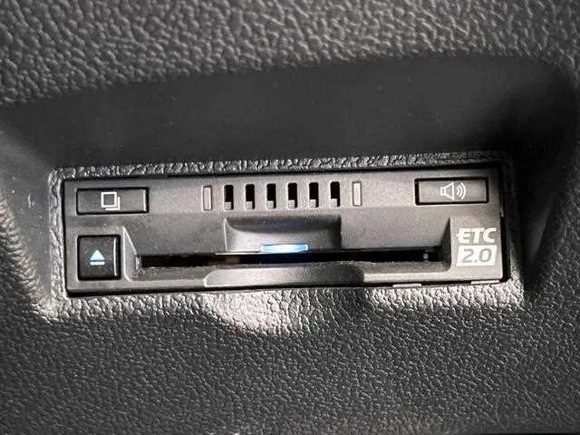 Toyota Prius 2022 — миниатюра 3