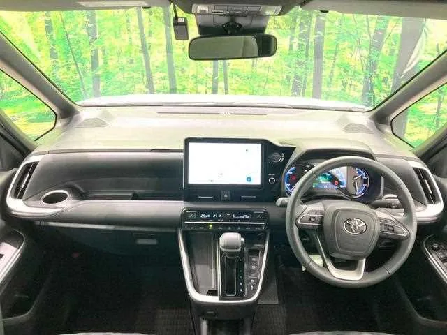 Toyota Voxy 2025 — миниатюра 2