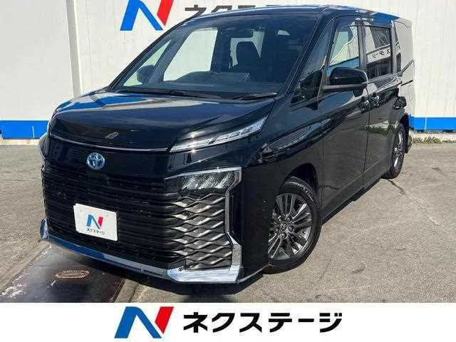 Toyota Voxy 2023 — фото 1, купить с доставкой в Москву