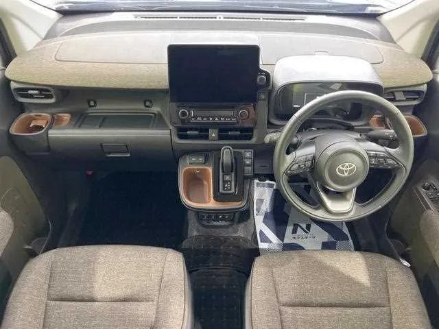 Toyota Sienta 2024 — миниатюра 2