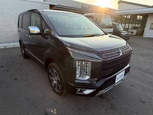Mitsubishi Delica D:5 2024 — миниатюра 3