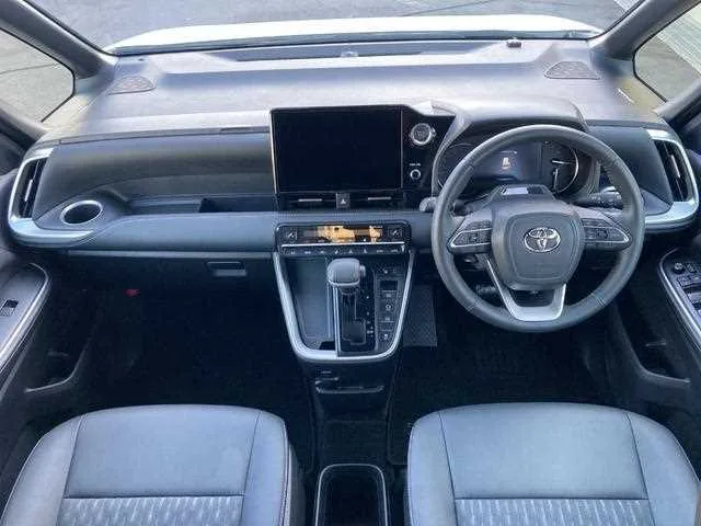 Toyota Noah 2022 — миниатюра 2