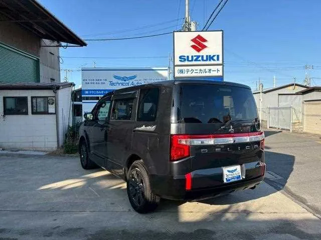 Mitsubishi Delica D:5 2023 — миниатюра 3