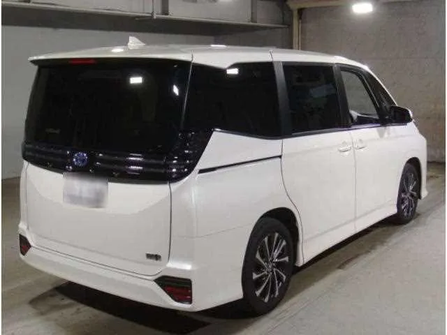 Toyota Voxy 2025 — миниатюра 2