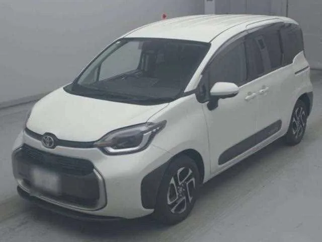Toyota Sienta 2023 — фото 1, купить с доставкой в Москву